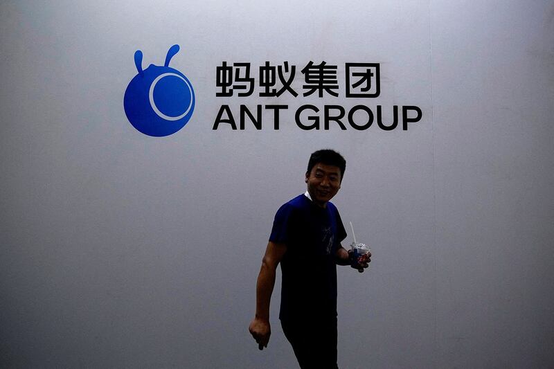 图为中国蚂蚁集团标志。中国监管当局自从2020年11月叫停蚂蚁集团在港上市， 随后即掀起"反垄断"风暴，对大型电商平台和科技巨头连出重拳，令这些企业市值损失上万亿。（路透社图片）