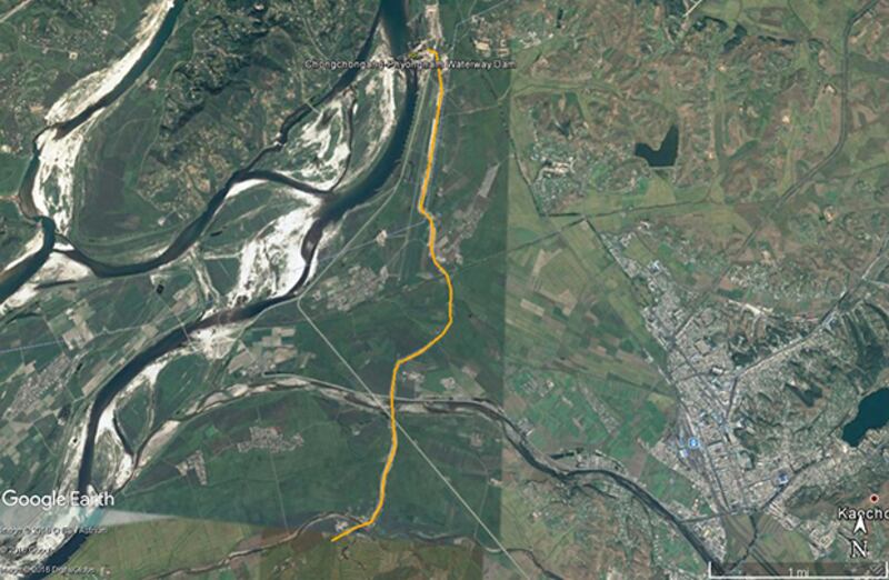 평안남도 개천시, 청천강에 새로 지은 수력발전소로부터 6.3km 길이의 관개 수로 공사가 진행 중이다. 관개 수로 공사가 완공되면 연풍호의 저수량을 늘려 농업용수 확보와 전력생산에 도움을 줄 것으로 예상된다. 정식 명칭은 ‘청천강-평남관개 자연흐름식 물길' 공사.