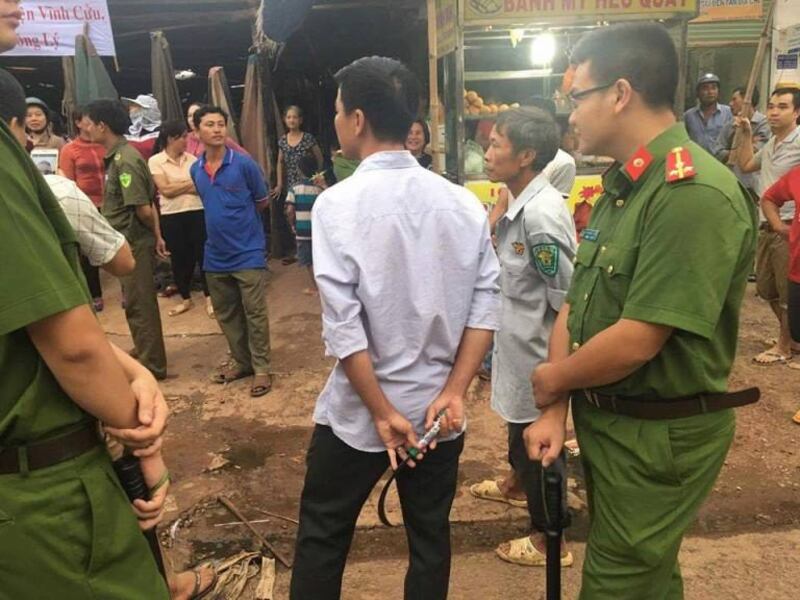 Trước chợ Vĩnh Tân, Vĩnh Cửu, Đồng Nai, ngày 18 tháng 8 năm 2016.