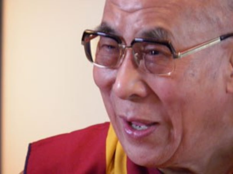 图片:达赖喇嘛还表示说:“中国也需要日本,日本也需要中国,必须从大局出发,不能因为一点小事而损坏两国的关系。”他希望日中两国领导人能够站在更高更远的角度来看待两国关系中出现的问题。(南洲提供)