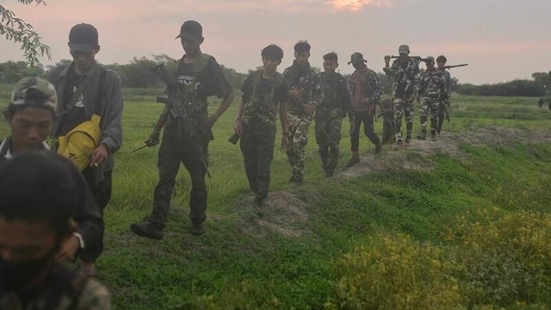 စစ်ကိုင်းတိုင်း၊ ရွှေဘိုမြို့နယ်မှ ပြည်သူ့ကာကွယ်ရေးတပ်ဖွဲ့ဝင်များအား ၂၀၂၃ ခုနှစ်၊ ဇွန်လ ၁၄ ရက်နေ့က တွေ့ရစဉ်။ (Photo: Myanmar Defense Force - Shwebo)