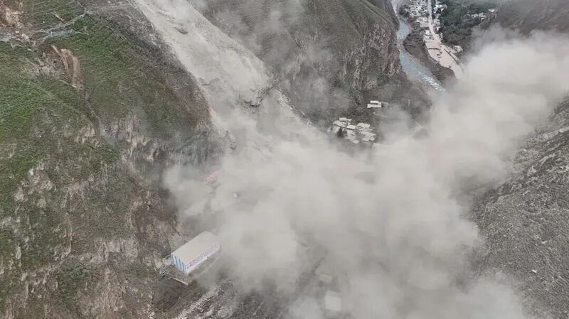 རྔ་བ་བོད་རིགས་ཆང་རིགས་རང་སྐྱོང་ཁུལ་གྱི་མའོ་རྫོང་དུ་རི་ཉིལ་བའི་ཁྲོད་མི་ཤི་རྨས་བྱུང་མེད་པ་བརྗོད་འདུག