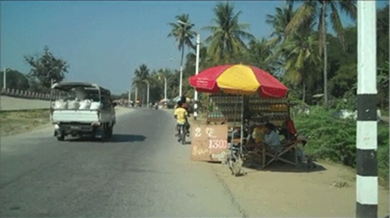burma-fuel-station-400.gif