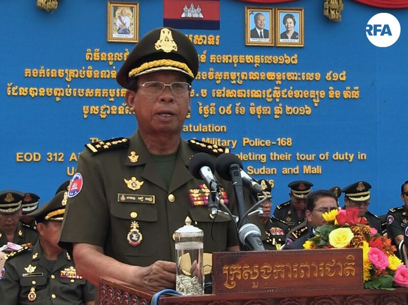 រដ្ឋមន្ត្រី​ក្រសួង​ការពារ​ជាតិ លោក ទៀ បាញ់ ថ្លែង​ក្នុង​ពិធី​ទទួល​កងកម្លាំង​រក្សា​សន្តិភាព​កម្ពុជា មក​ពី​ប្រទេស​ស៊ូដង់ និង​ប្រទេស​ម៉ាលី កាល​ពី​ថ្ងៃ​ទី​៩ ខែ​មិថុនា ឆ្នាំ​២០១៦។ RFA/Cheu Sideth