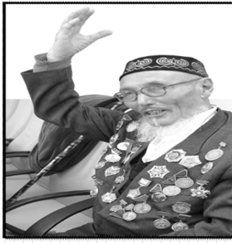 1940 - يىللاردا موڭغولىيە دۆلەت خەۋپسىزلىك ئىدارىسى تەرىپىدىن ئوسمان باتۇرنى قەستلەپ ئۆلتۈرۈش ئۈچۈن ئىككى قېتىم ئۇيغۇر ئېلىگە ئەۋەتىلگەن ئالاھىدە خادىم بۈرگىتباي سەئىلخاننىڭ سۈرىتى (مەنبە: ئۇلانباتۇردا چىقىدىغان «بۈگۈن» ناملىق خەۋەرلەر گېزىتى، 2010 - يىل 26 - ئاپرېل سانى) (RFA/Qutlan)