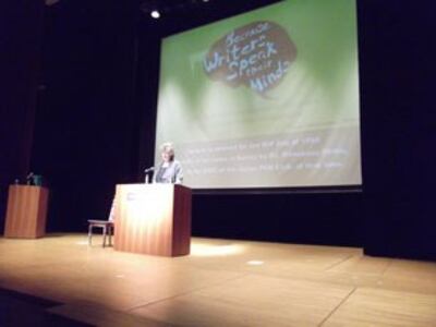 图片:庆祝国际笔会狱中作家委员会成立50周年纪念大会29号在日本早稻田召开,国际笔会狱中作家委员会主席玛莉安、美国笔会会长阿皮亚、独立中文笔会会长廖天琪、副会长潘嘉伟、维吾尔笔会会长凯撒、世界维吾尔代表大会秘书长多里坤等来自世界各地区近三百名笔会的代表出席了纪念大会。(南洲拍摄)