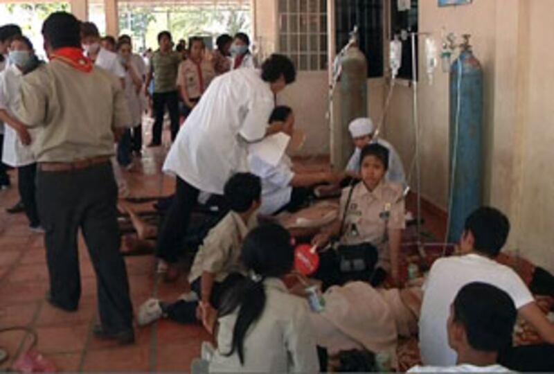 សិស្ស​សន្លប់ ភ្នំពេញ ៣០៥