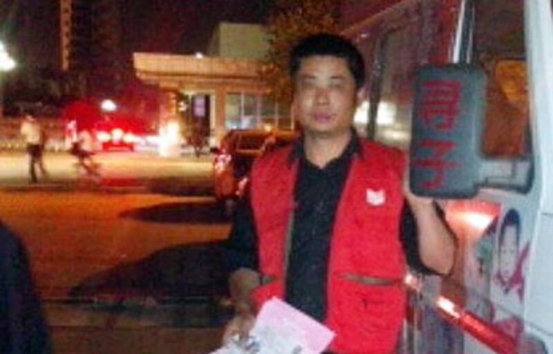 來自廣東惠州的蕭超華,為尋子與于建嶸教授在2012年成立公益團體,他開著尋子車穿州過省展開宣傳。(照片由蕭超華提供)