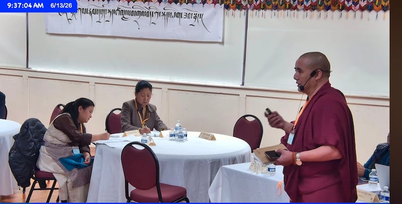 བྱང་ཨ་རིའི་ནང་གི་གཟའ་མཇུག་བོད་ཡིག་སློབ་གྲྭ་ཁག་གི་དགེ་རྒན་དང་ཕ་མར་བོད་ཡིག་སློབ་སྦྱོང་གི་ཟབ་སྦྱོང་གཉེར་བ།