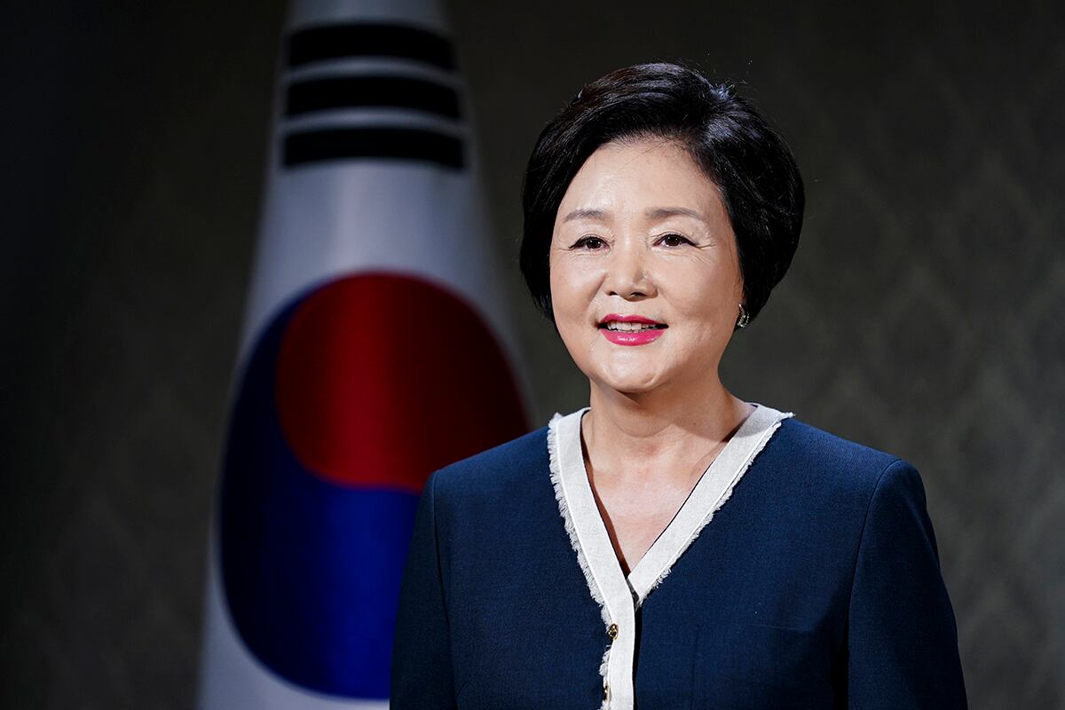 사진은 문재인 대통령 부인 김정숙 여사가 지난 30일 영상을 통해 제20회 세계한민족여성네트워크 대회 축사를 전하는 모습.