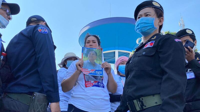 Prum_Chantha_CNRP_Woman_Brave_01.jpg