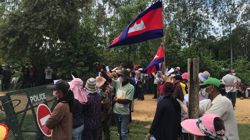 Kandal_Steung_protest_for_their_farm_land_grabbed_by_OCIC_and_barred_entry_by_Policy_091221.jpg