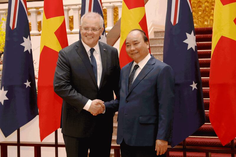 Hình minh họa. Thủ tướng Australia Scott Morrison và Thủ tướng Nguyễn Xuân Phúc bắt tay tại Phủ Chủ tịch ở Hà Nội hôm 23/8/2019