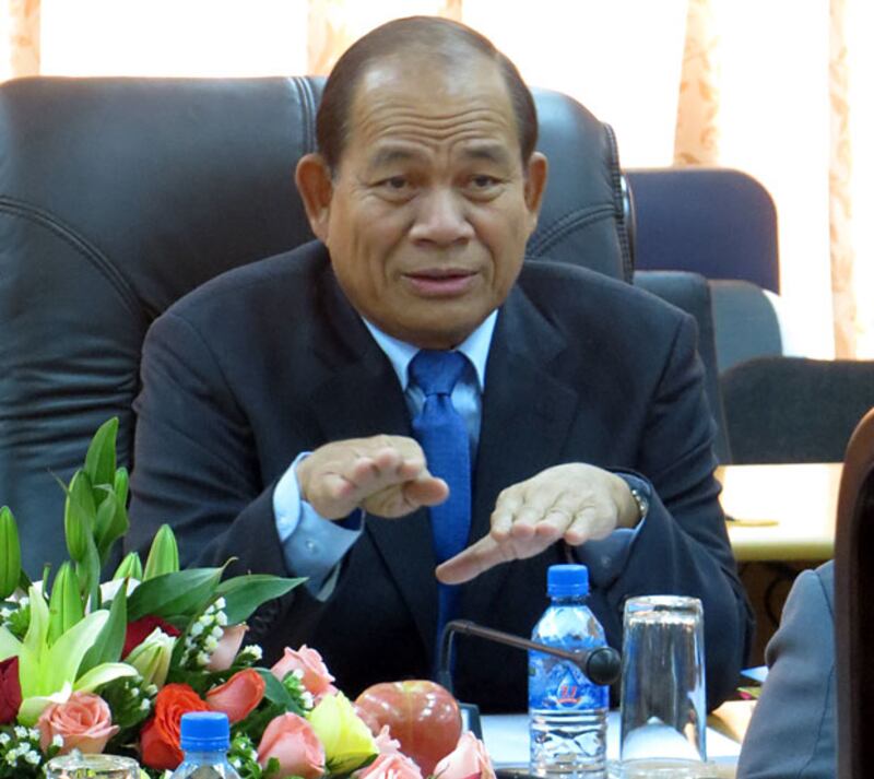 រដ្ឋមន្ត្រីក្រសួងកសិកម្ម លោក អ៊ុក រ៉ាប៊ុន ថ្លែងនៅក្នុងជំនួបជាមួយគណៈកម្មការទី១នៃរដ្ឋសភា នាទីស្ដីការក្រសួងកសិកម្ម កាលពីព្រឹកថ្ងៃទី៩ កុម្ភៈ ២០១៥។