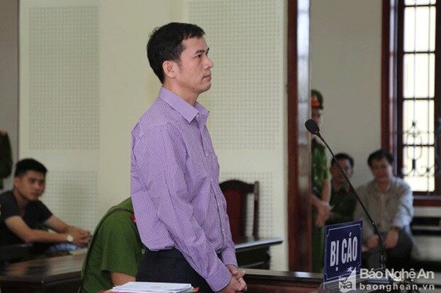 Hình minh hoạ. Thầy giáo Nguyễn Năng Tĩnh tại phiên tòa án ở Nghệ An hôm 15/11/2019