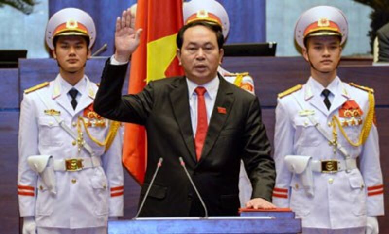 Tân Chủ tịch nước Trần Đại Quang tuyên thệ nhậm chức trong một buổi lễ tại Quốc hội vào ngày 02 tháng 4 2016. AFP photo