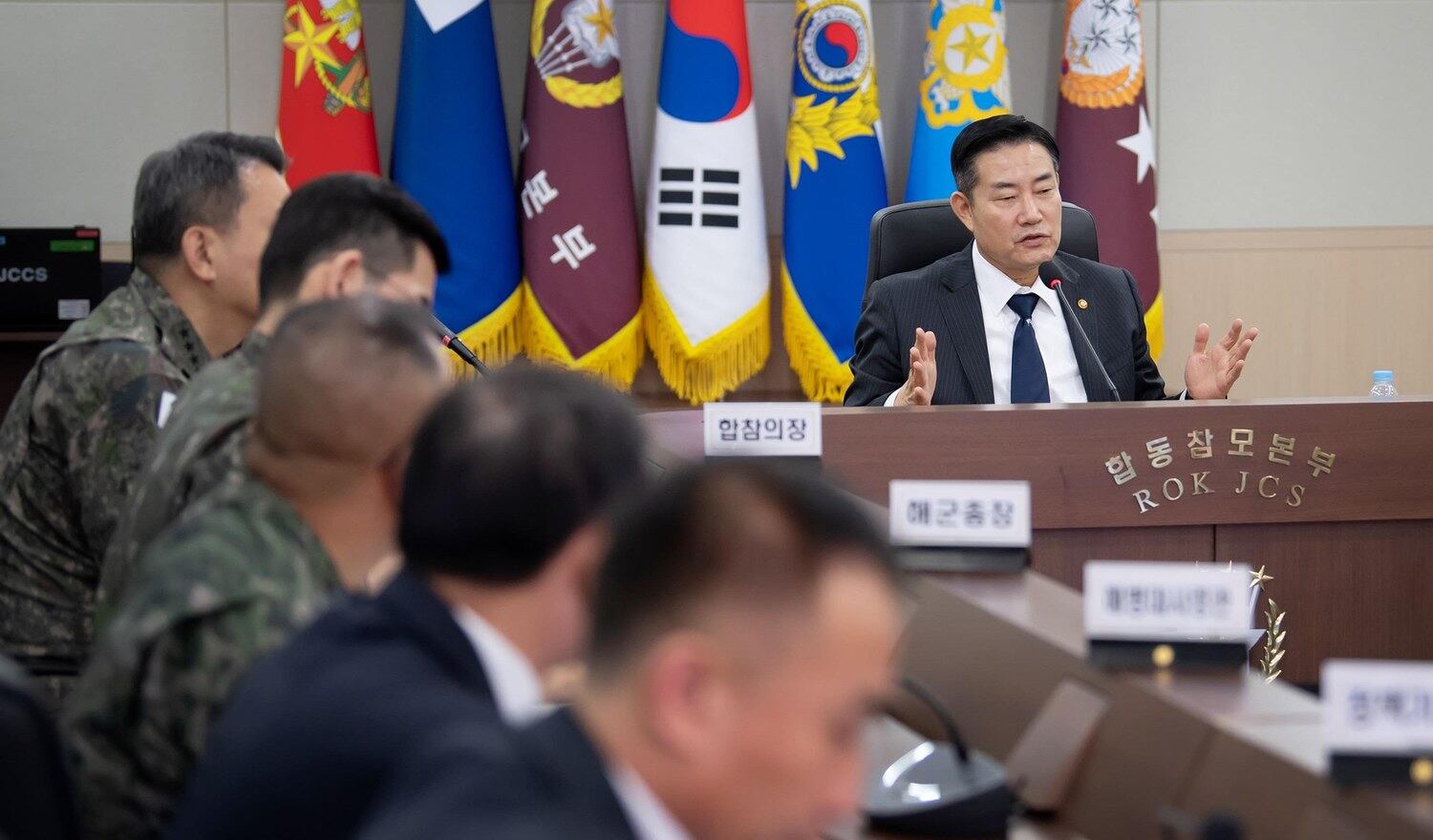 신원식 국방부장관이 2일 오전 국방부청사에서 국방부 및 합참 주요직위자와 작전지휘관들이 참석한 가운데 '대비태세 확립' 작전지휘관회의를 주관하고 있다. [국방부 제공]