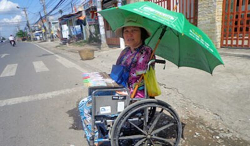 Chị Võ Thị Còn ở khu phố 6 (phường 9, TP. Mỹ Tho) đã bị người chồng bỏ đi để lại cho chị đứa con trai vừa tròn 5 tuổi