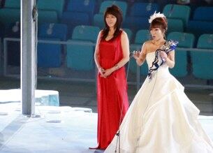 24일 오전(한국시간) 러시아 소치 해안클러스터의 피시트 올림픽 스타디움에서 열린 제22회 소치 동계올림픽 폐회식에서 성악가 조수미와 재즈가수 나윤선이 공연을 펼치고 있다.