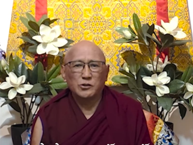ཆོས་བརྒྱུད་རིས་མེད་ཀྱི་དགོན་སྡེ་ཁག་ཏུ་ཆོ་འཕྲུལ་སྨོན་ལམ་ཚོཊ་པ།