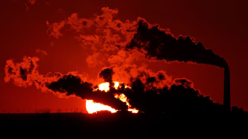 中国是碳排放大国，暖化引发严重的健康危机。（美联社）