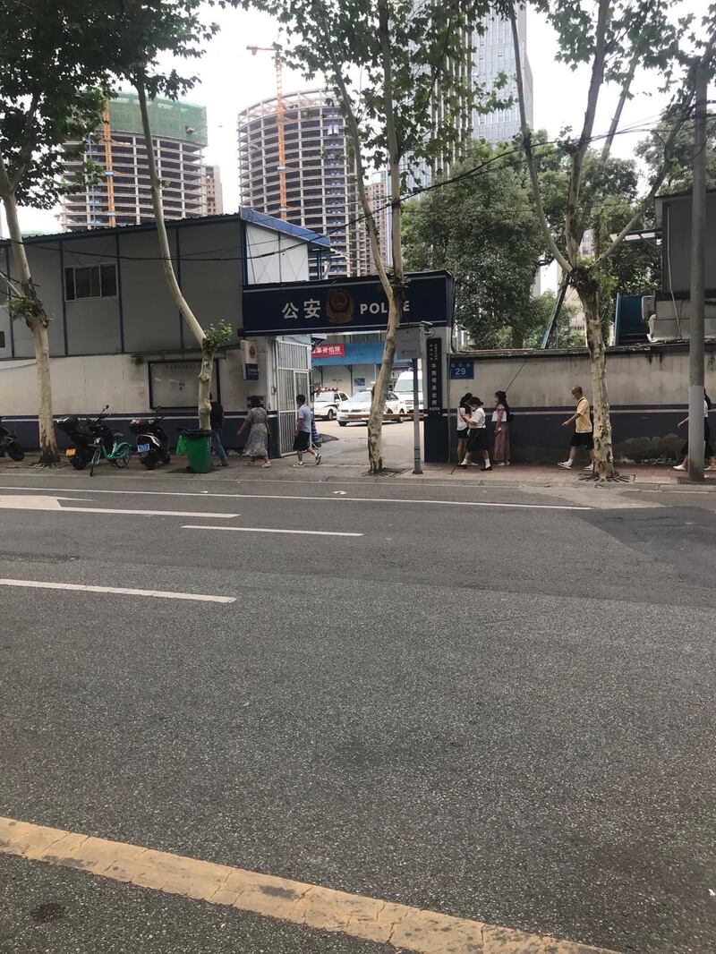 華西壩派出所。（包龍軍推特圖片）