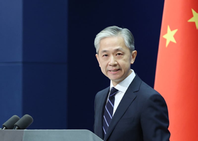 中國外交部發言人汪文斌周二(15日)在例行記者會上否認指控,反指鄭國恩「受控美國情報部門」以「炮製謠言」為生。(中國外交部官網)