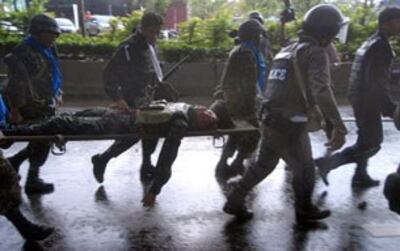 Va chạm mạnh với phe Áo đỏ binh sĩ Thái cung có 1 binh sĩ thiệt mạng(04/2010). AFP