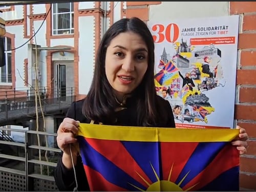 འཇར་མ་ཎིའི་གྲོང་ཁྱེར་ ༤༠༠ ལྷག་ནང་གསུམ་བཅུའི་དུས་དྲན་ཉིན་བོད་ཀྱི་རྒྱལ་དར་སྒྲེང་འཛུཊ།