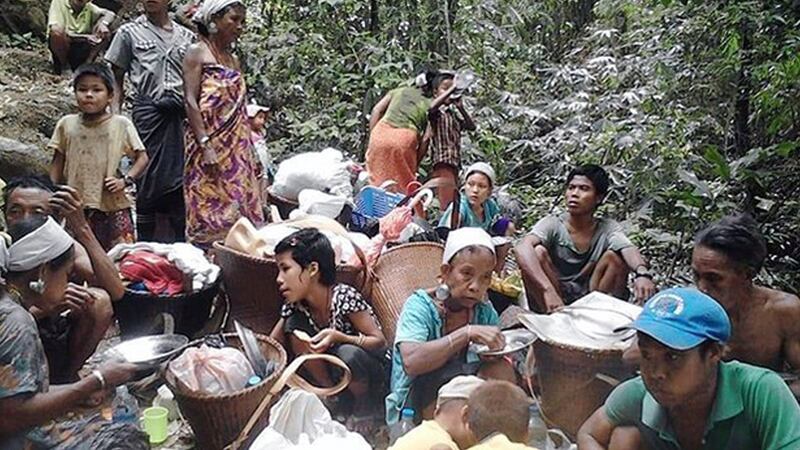 ချင်းပြည်နယ် ပလက်ဝမြို့နယ်မှ စစ်ဘေးဒုက္ခသည်များအား တွေ့ရစဉ်။ (Photo: RRCCI)