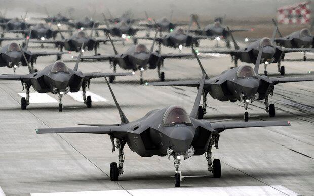 한국의 한 공군기지에서 F-35A가 훈련을 하고 있다.