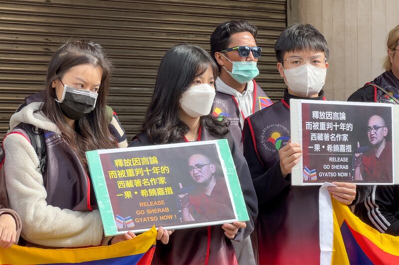 團體呼籲北京釋放被判刑的西藏作家果•希饒嘉措。（鍾廣政 攝）