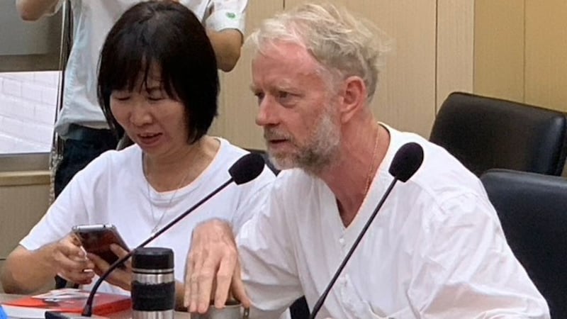 东吴大学兼任人权学程及硕士班副教授雷敦龢神父回忆六四当日经历。(记者 黄春梅摄)