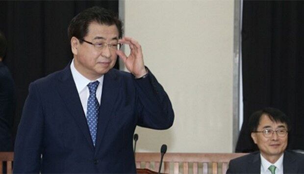 서훈 국정원장이 11일 오전 국회에서 열린 정보위원회 전체회의에 참석하고 있다.