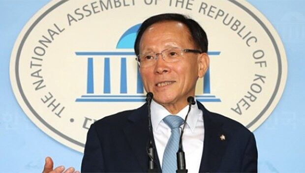 이수혁 주미대사 내정자가 9일 국회 정론관에서 소감을 말하고 있다.