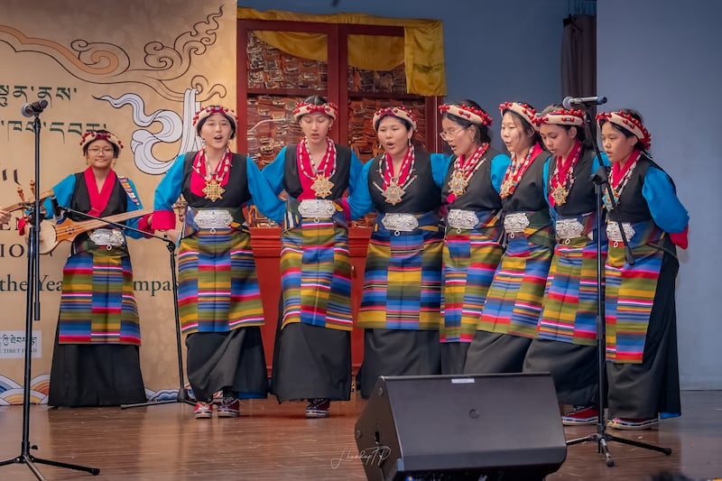 ནིའུ་ཡོག་ཏུ་སྐུའི་གོ་སྟོན་གྱི་བྱམས་བརྩེའི་ལོ་དང་བསྟུན་ནས་བྱང་ཨ་རིའི་གཟའ་མཇུག་སློབ་གྲྭ་ཁག་ཕན་ཚུན་རིག་རྩལ་འགྲན་བསྡུར་ཐེངས་དང་པོ་འདི་གཉེར་ཡོད་པ།   ༢༠༢༦།༤།༤