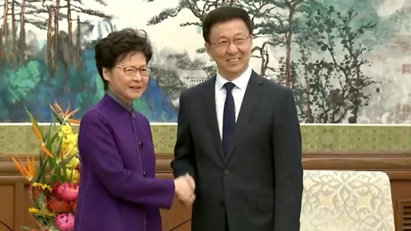 2019年11月6日，中共中央港澳工作协调小组组长韩正接见香港行政长官林郑月娥。（视频截图/路透社）