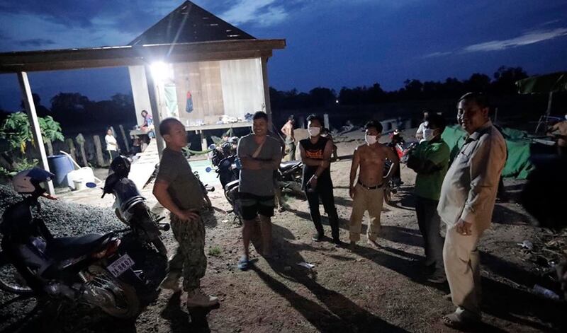 សកម្មភាពអាជ្ញាធរស្រុក​រវៀង​ ខេត្ត​ព្រះវិហារ ចុះរារាំងសកម្មជនបរិស្ថាន នៅ​យប់​ថ្ងៃ​ទី២៥ ខែ​មេសា ឆ្នាំ​២០២០ ដែល​ជួបជុំ គ្រោងធ្វើ​ពិធី​រំលឹក​ខួប ៨​ឆ្នាំ របស់​លោក ឈុត វុទ្ធី ដែល​ត្រូវ​គេ​សម្លាប់។