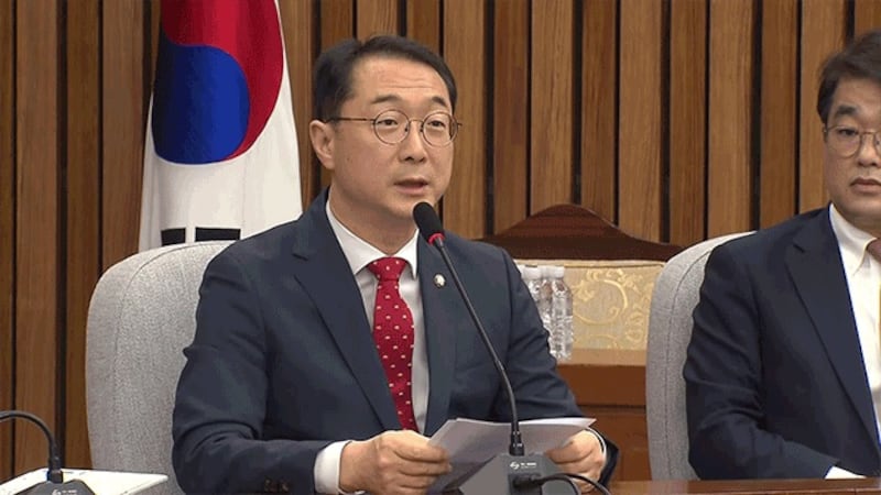 김건 국민의힘 의원은 당 원내대책회의에서 “통일부 명칭에서 ‘통일’을 삭제해 북한 입장에 동조하는 모습을 보이면 북한이 대화에 나올 것이라고 생각하는 것은 아닌지 우려된다”고 말했다.