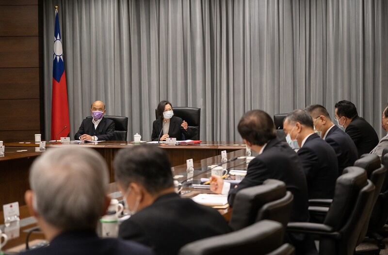 台湾总统蔡英文在总统府召开国安会议。(台湾总统府提供)