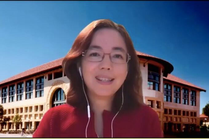 华裔科学家李飞飞接任推特独立董事的华裔科学家李飞飞6月30日露面说,AI科技是把双刃剑,如何设置防护措施,研发者有道德责任。(胡佛研究所视频活动截图)