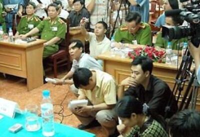 Chỉ riêng trong vụ tham nhũng-đánh bạc PMU18, đã từng có lúc đảng cho phép báo chí được tự do phanh phui, nhưng gần đây lại quyết định trừng phạt nhiều ký giả viết bài liên quan đến vụ này. RFA file photo