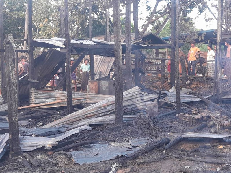 ဗုံးကြဲတိုက်ခိုက်မှုကြောင့် ဘုတလင်မှာ အသက်မပြည့်သေးသူ လေးဦးအပါအဝင် ခြောက်ဦး သေဆုံး