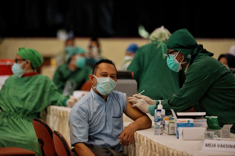 2021-02-05T070755Z_906852999_RC27ML9LFWPX_RTRMADP_3_INDONESIA-VACCINE-ROLLOUT.JPG