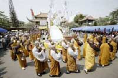 ThichNhatHanhMonk200b.jpg