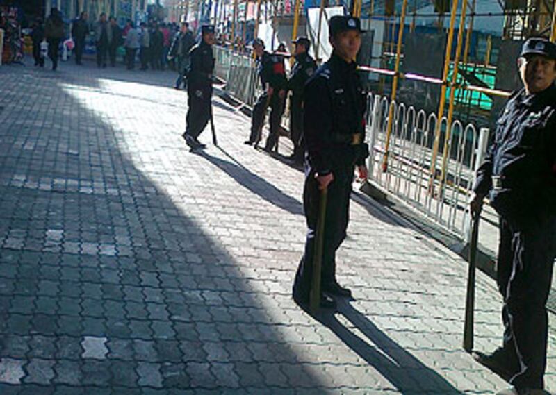 Xinjiang_police_Eid_al-Adha20111111_350.jpg