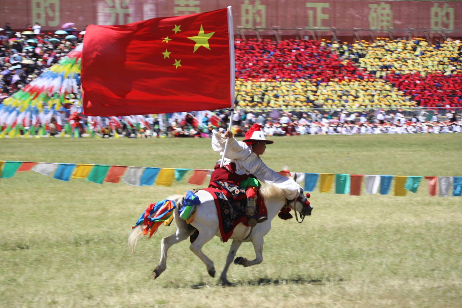ཉེན་རྟོག་པའི་ལྟ་ཞིབ་འོག་གི་རྟ་རྒྱུག་དུས་ཆེན།