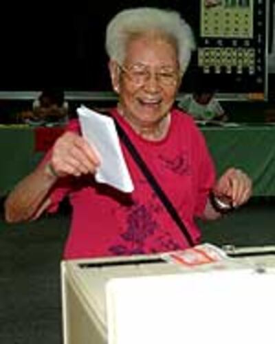 Politcs_voter2005_05_14_200.jpg