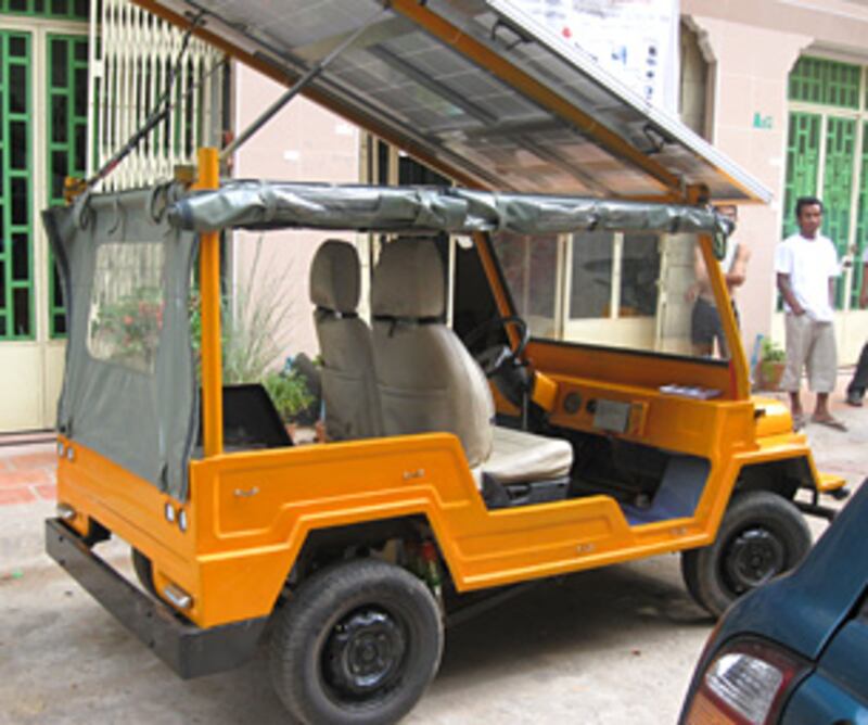 ឡាន​ប្រើ​ពន្លឺ​ថ្ងៃ​៣០៥