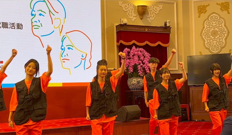 台湾的庄敬高职学生将参与总统就职街舞演出。(记者夏小华摄)